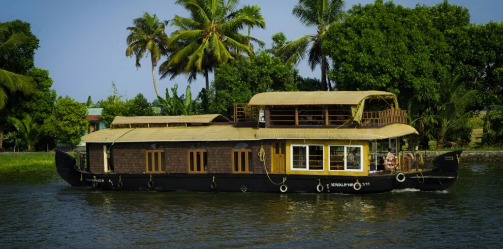 A house boat floating on top of a river