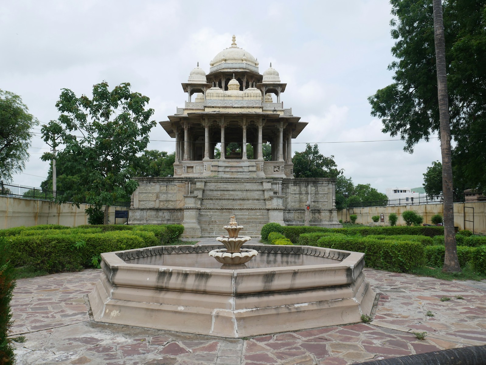 a fountain in the middle of a park